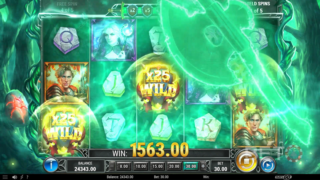 Kiếm được 40.000 lần số tiền đặt cược của bạn trong trò chơi Return of The Green Knight Slot!