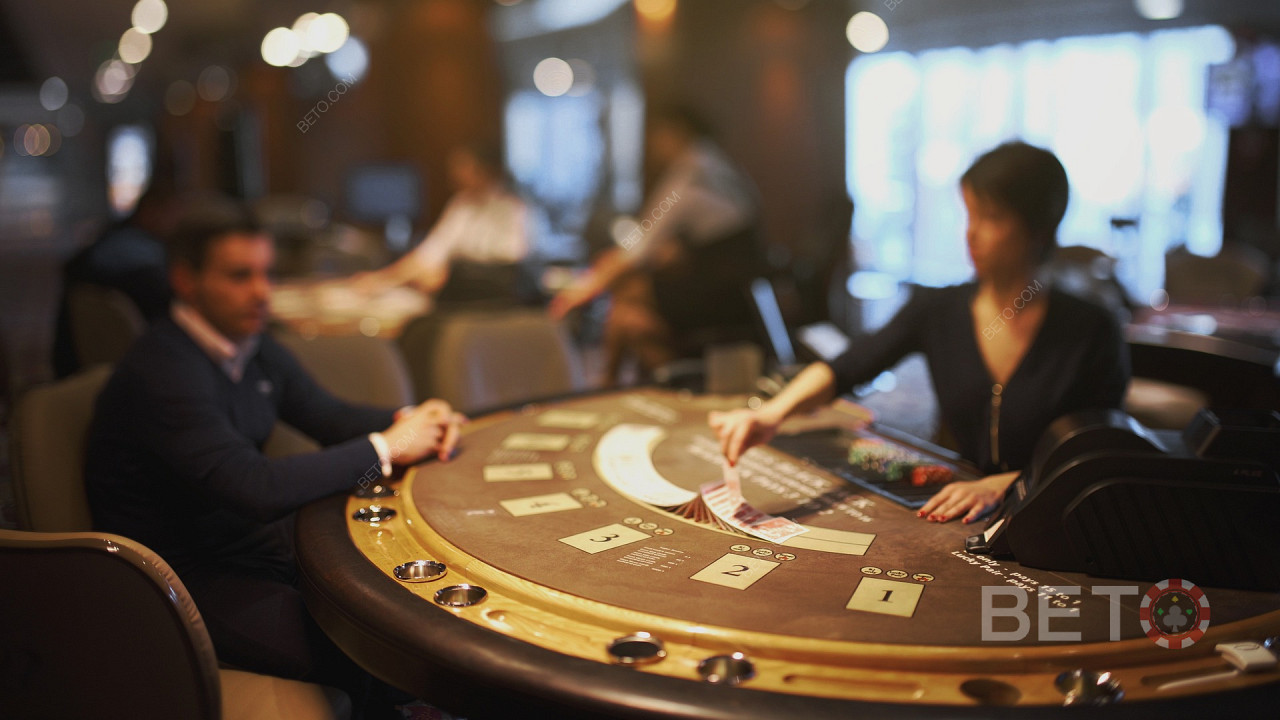 Thực hành blackjack khéo léo miễn phí và tìm hiểu các khái niệm blackjack nâng cao hơn.