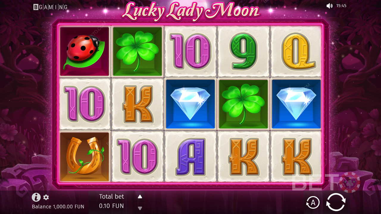 Dựa trên chủ đề giả tưởng, vị trí Lucky Lady Moon đã sử dụng 10 dòng trả tiền cố định trên lưới 5x3