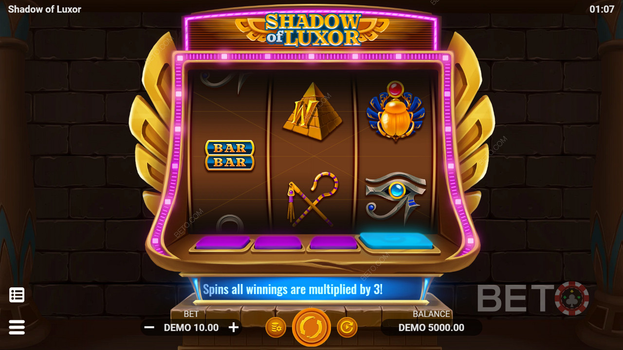 Máy đánh bạc ba cuộn có cả biểu tượng cổ điển và theo chủ đề trong Shadow of Luxor