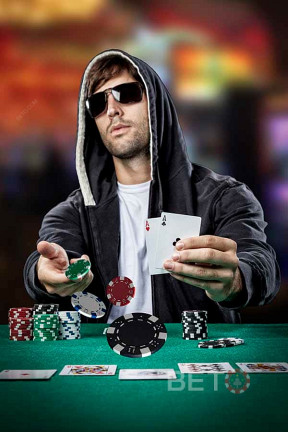 Những tên cướp một tay lấy cảm hứng từ poker.